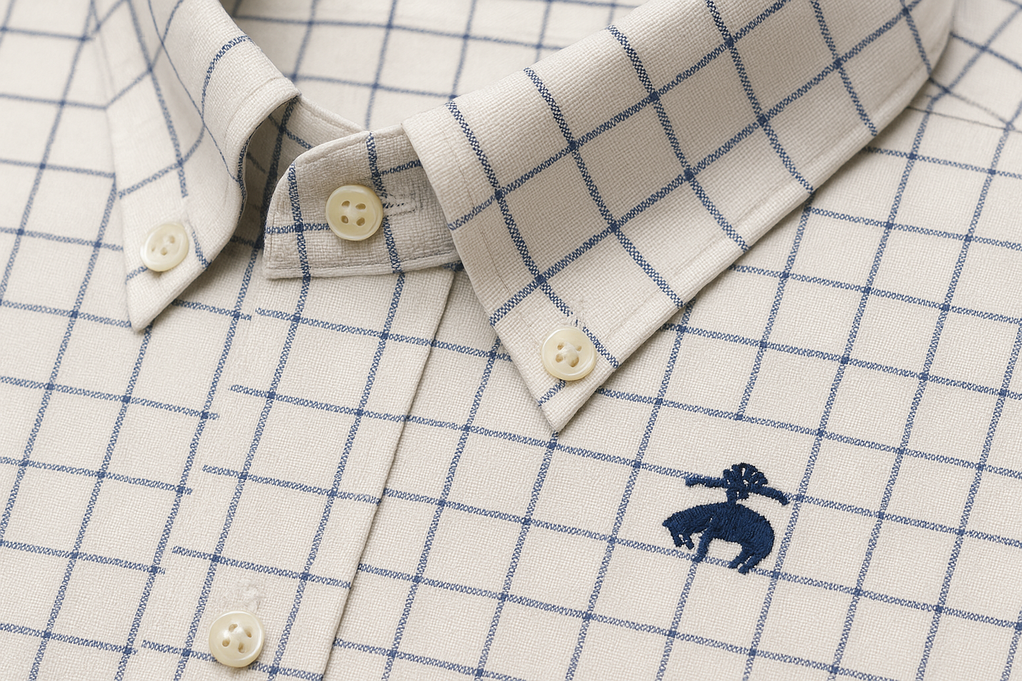 Detalle del cuello y logo