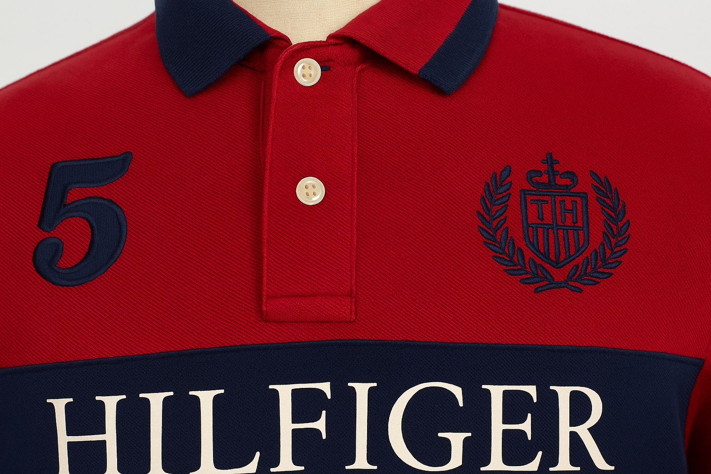 Detalle del cuello y logo