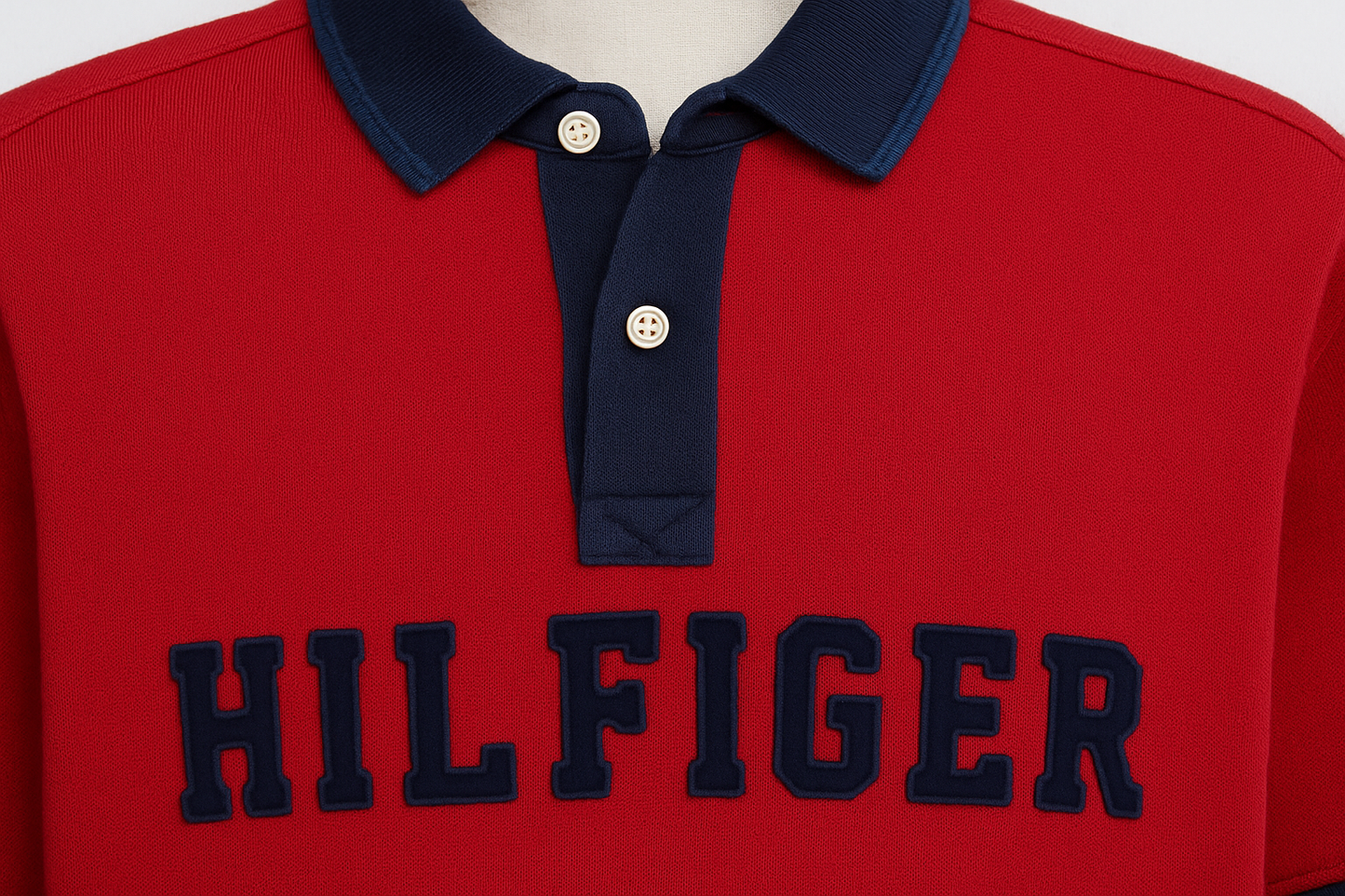 Detalle del cuello y texto