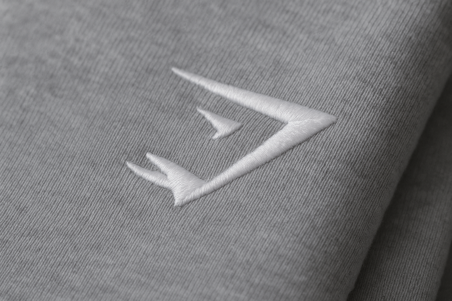 Detalle del logo en muslo derecho