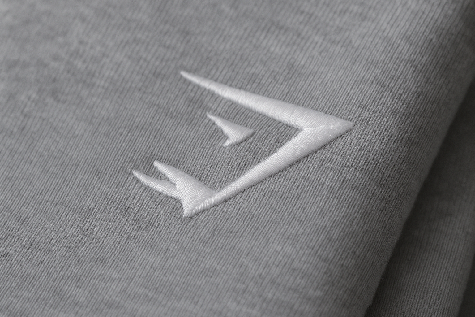 Detalle del logo en muslo derecho