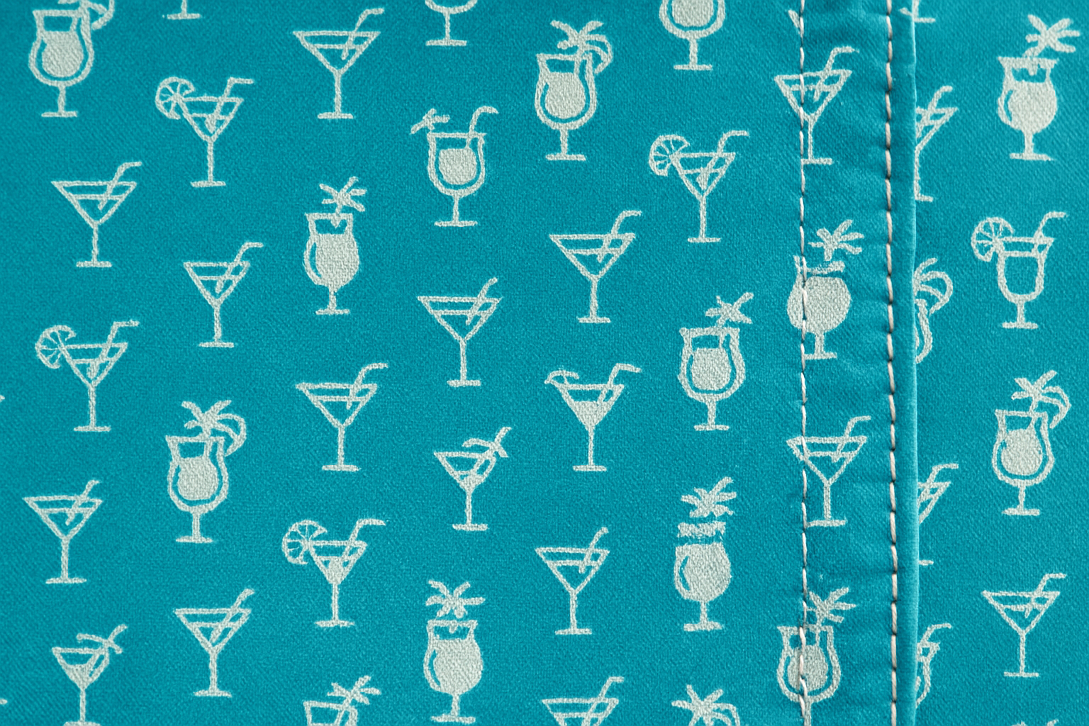 Detalle patrón cócteles y piña coladas