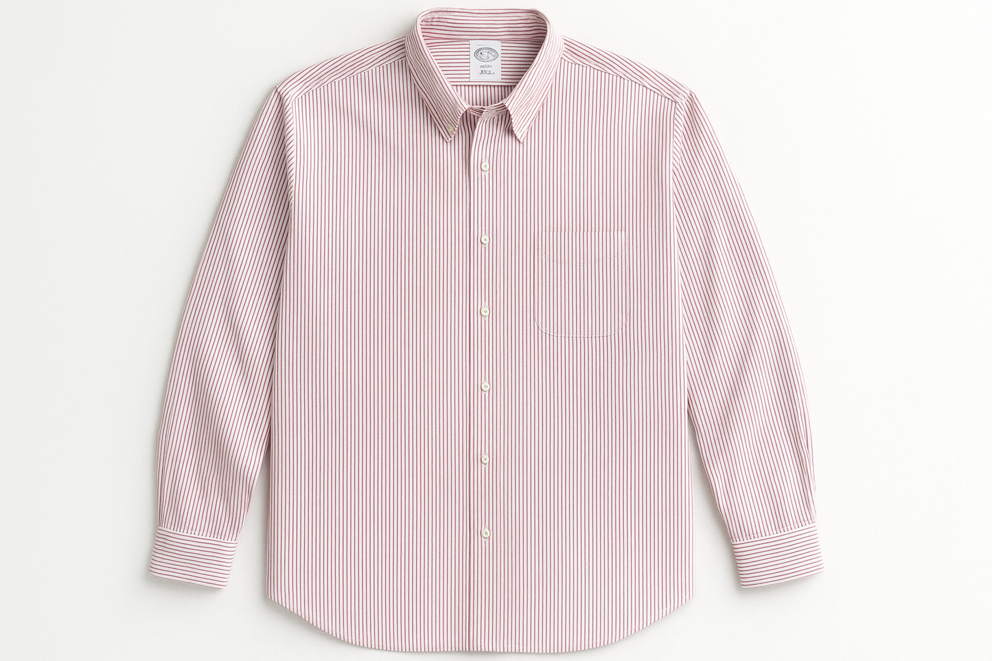 Flat lay con rayas rosado oscuro repetida