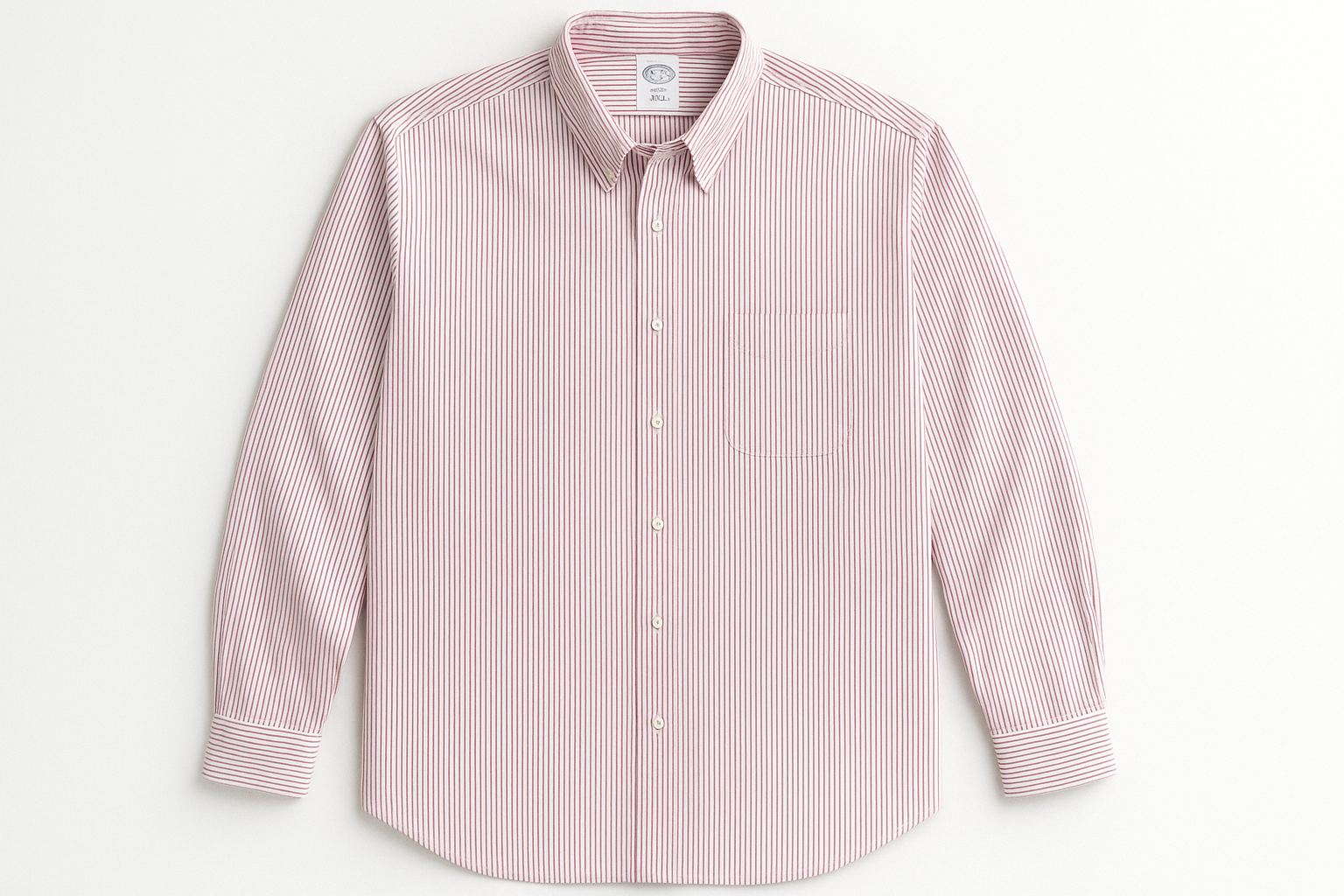 Flat lay con rayas rosado oscuro repetida