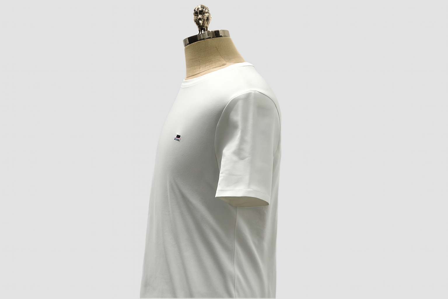 Ghost Mannequin - Vista lateral