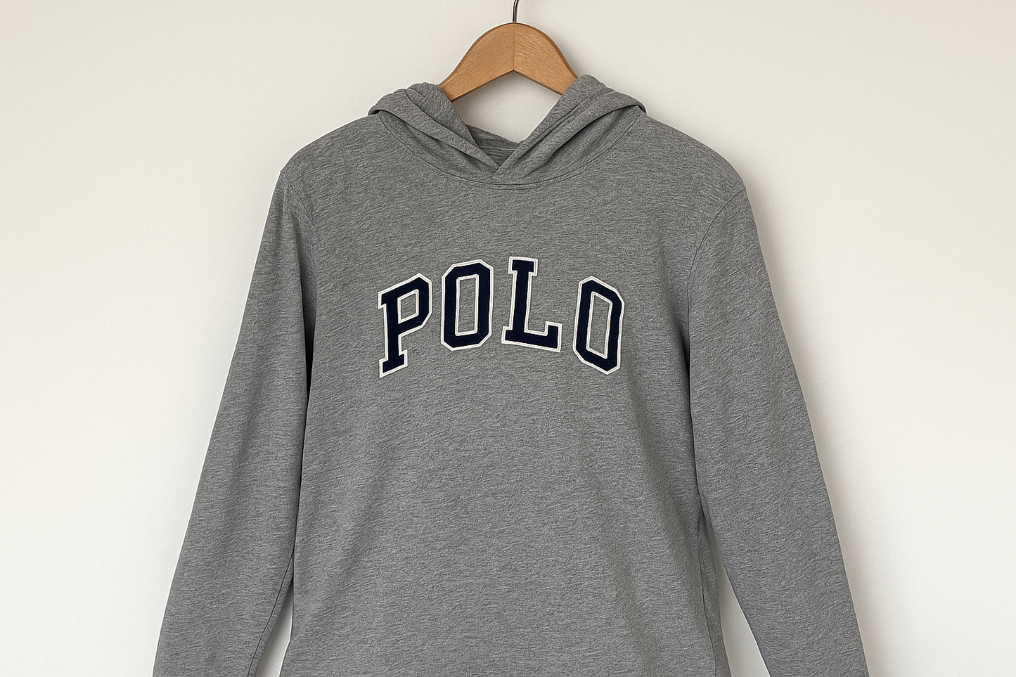 Hoodie Polo Ralph Lauren gris - Colgada en percha