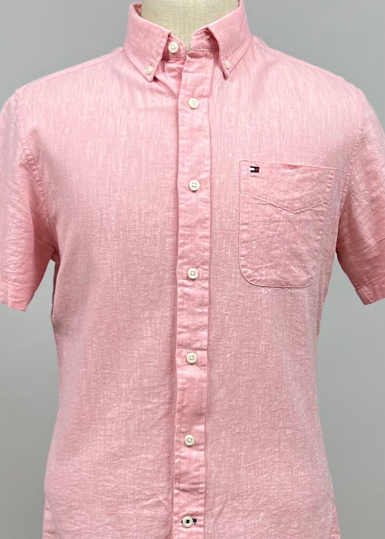 Camisa de botones Tommy Hilfiger 🇺🇸 de lino en color rosado claro Talla M Entalle Custom Fit