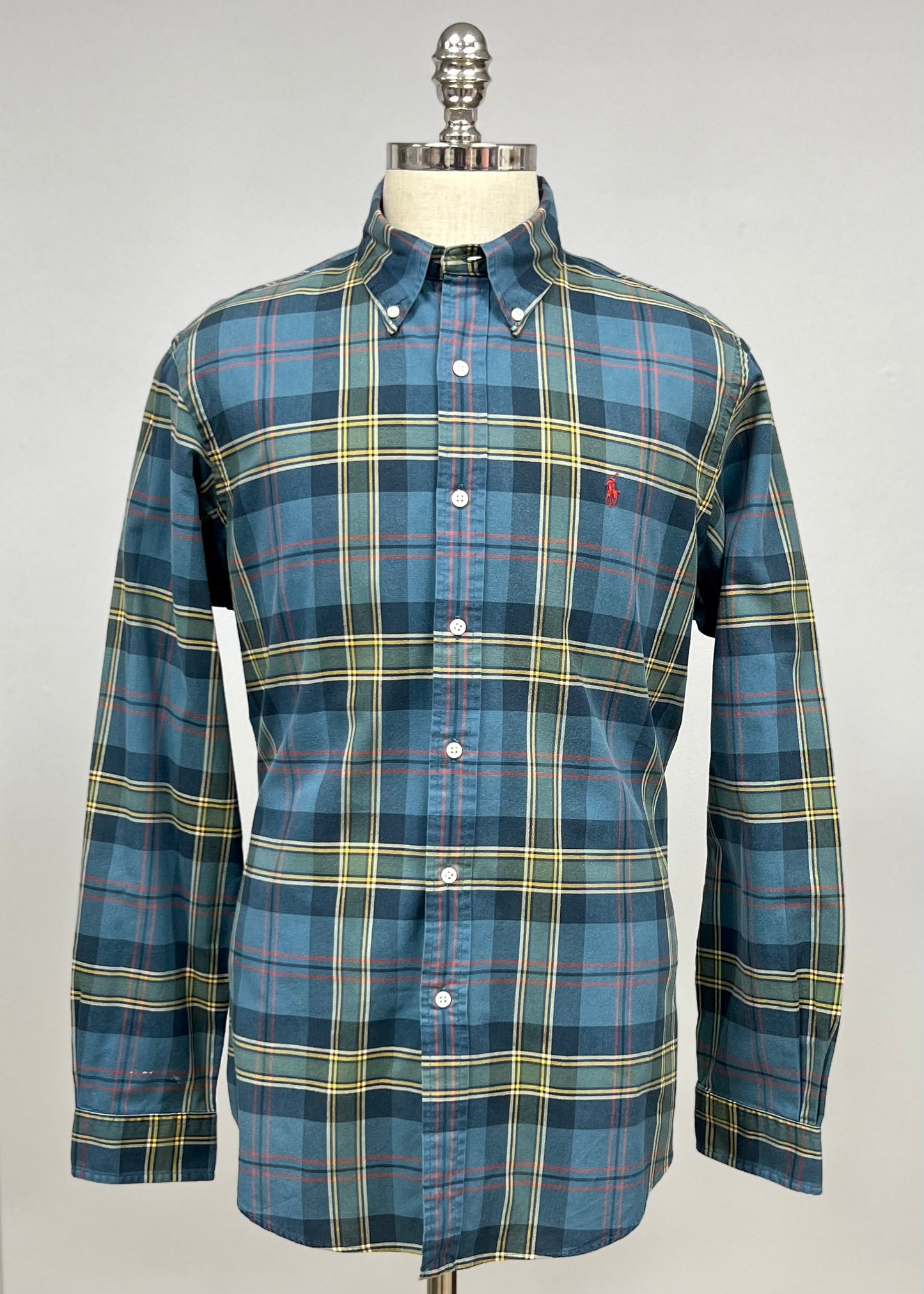 Camisa Polo Ralph Lauren 🏇🏼 con patron de cuadros tartán en color verde oscuro, rojo y amarillo Talla L Entalle Regular