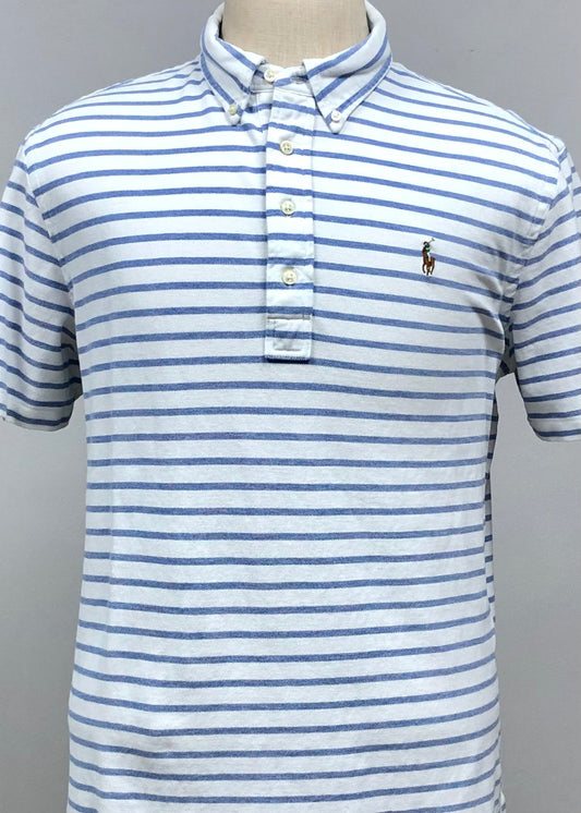 Camiseta Polo Ralph Lauren 🏇🏼 (Knit Oxford) color blanco con patrón del rayas en celeste Talla L Entalle Regular