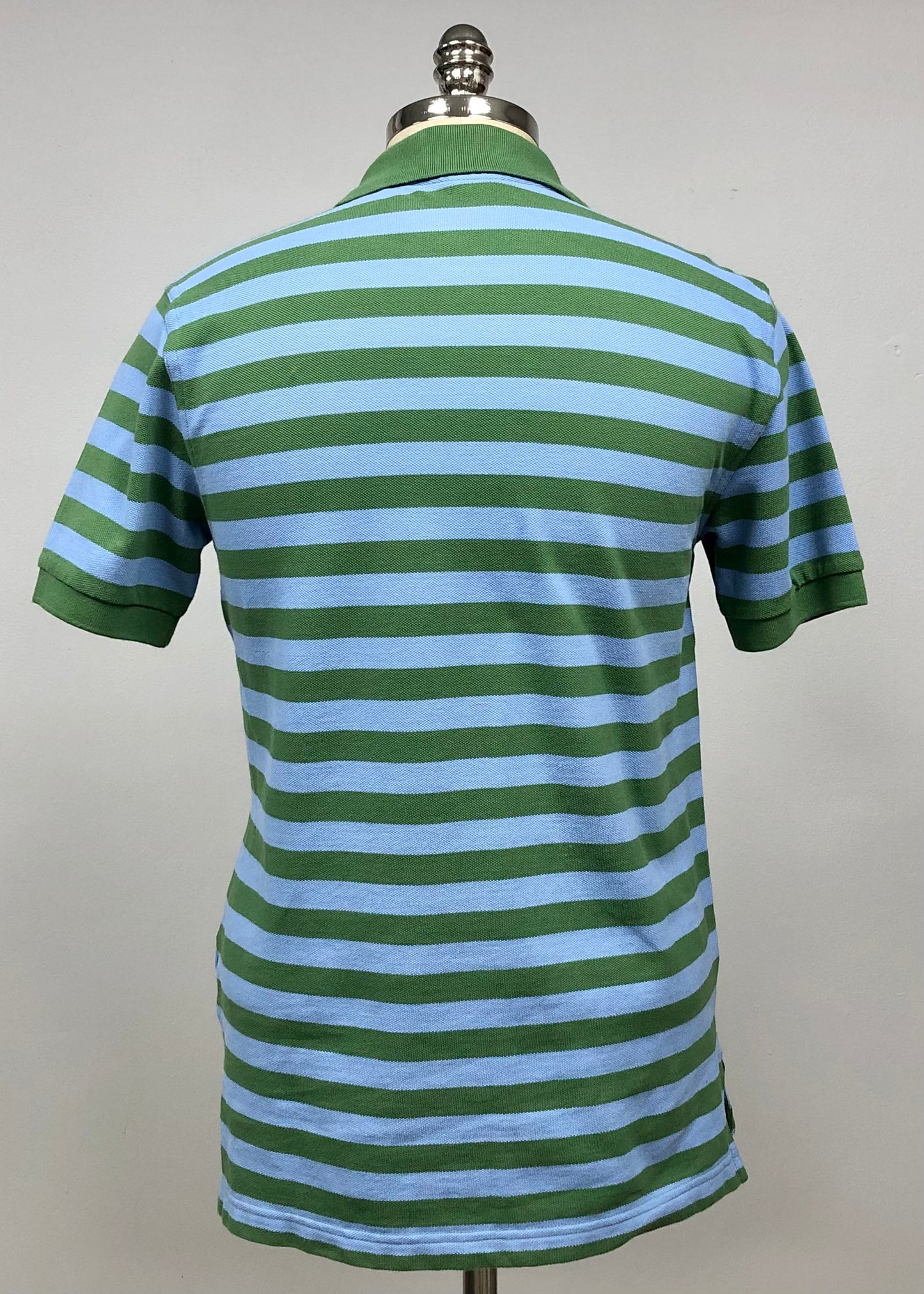 Camiseta Polo Brooks Brothers 🐑 con patrón de rayas celeste y verde Talla M Entalle Slim Fit