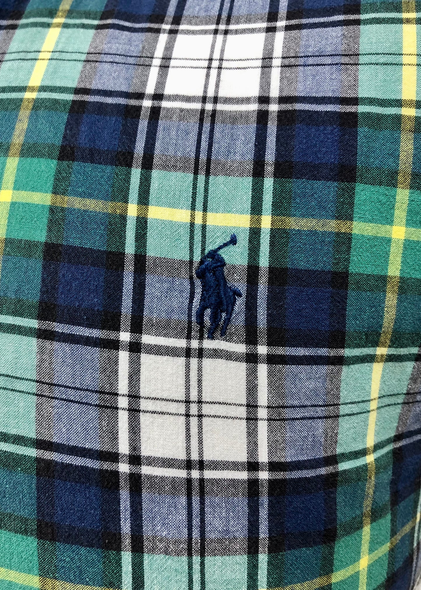 Camisa Polo Ralph Lauren 🏇🏼 color blanco con patron de cuadros tartan en azul, amarillo y verde Talla M Entalle Regular