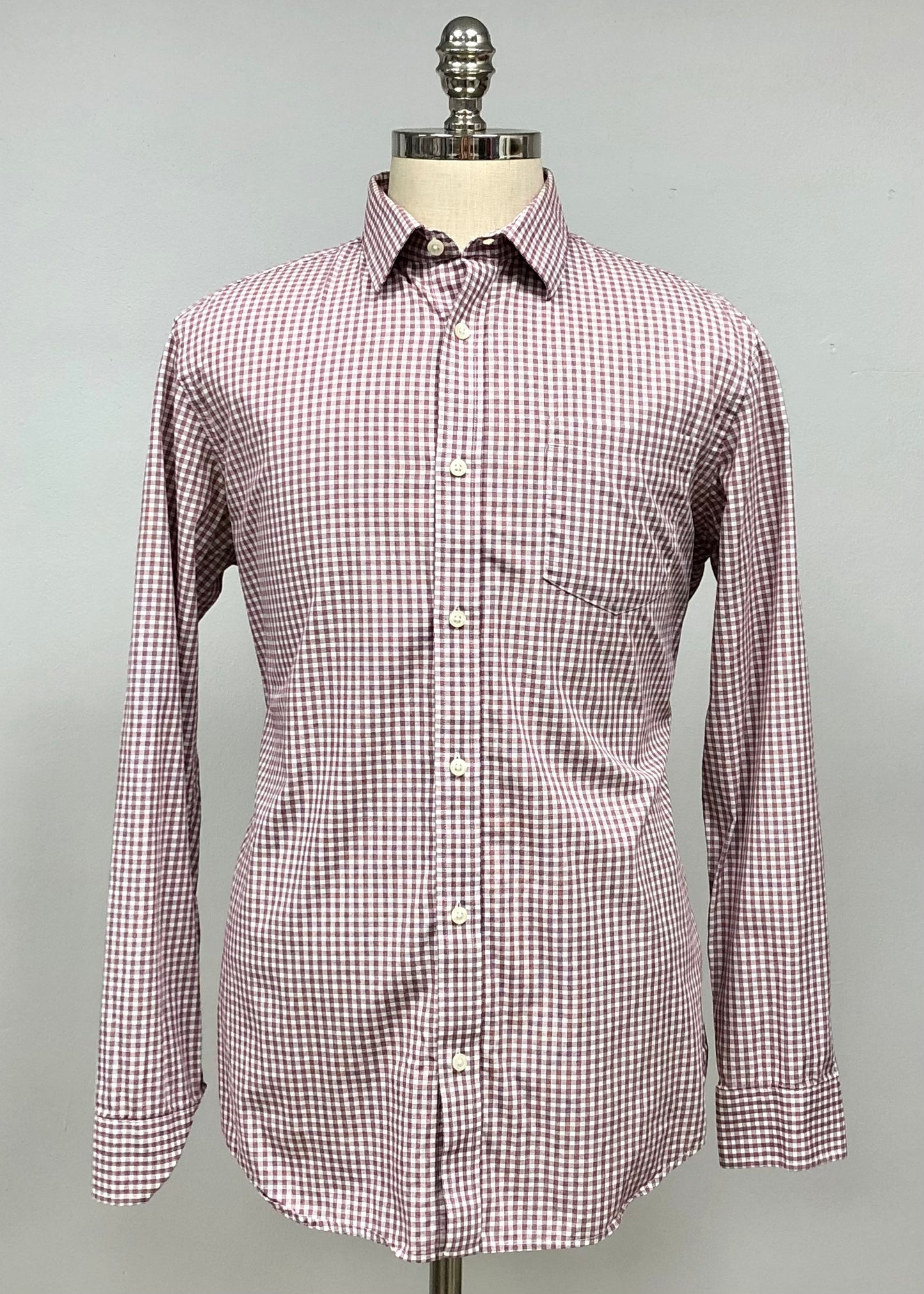 Camisa Banana Republic con patrón de cuadros gingham en color rojo oscuro y blanco Talla L Entalle Slim Fit