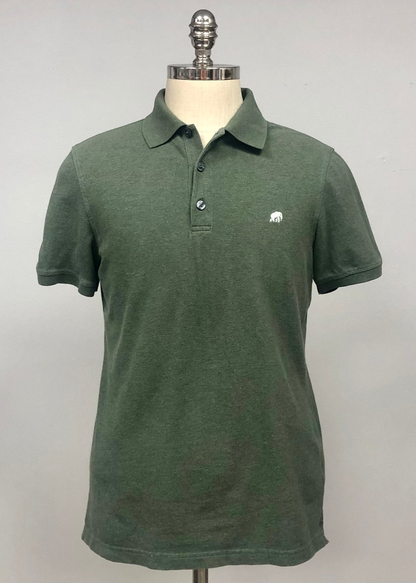 Camiseta Polo Banana Republic color verde oliva Talla M Entalle Regular