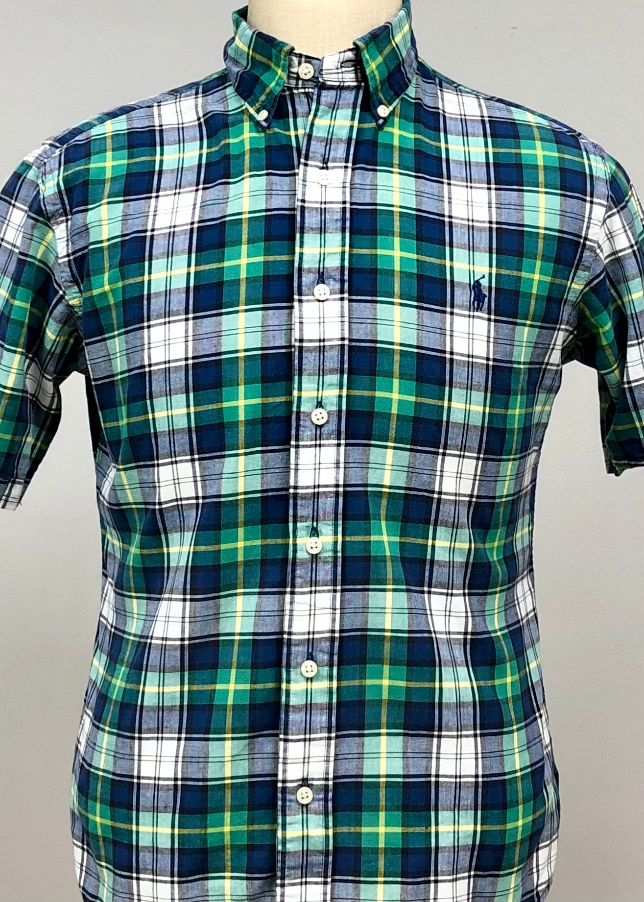 Camisa Polo Ralph Lauren 🏇🏼 color blanco con patron de cuadros tartan en azul, amarillo y verde Talla M Entalle Regular