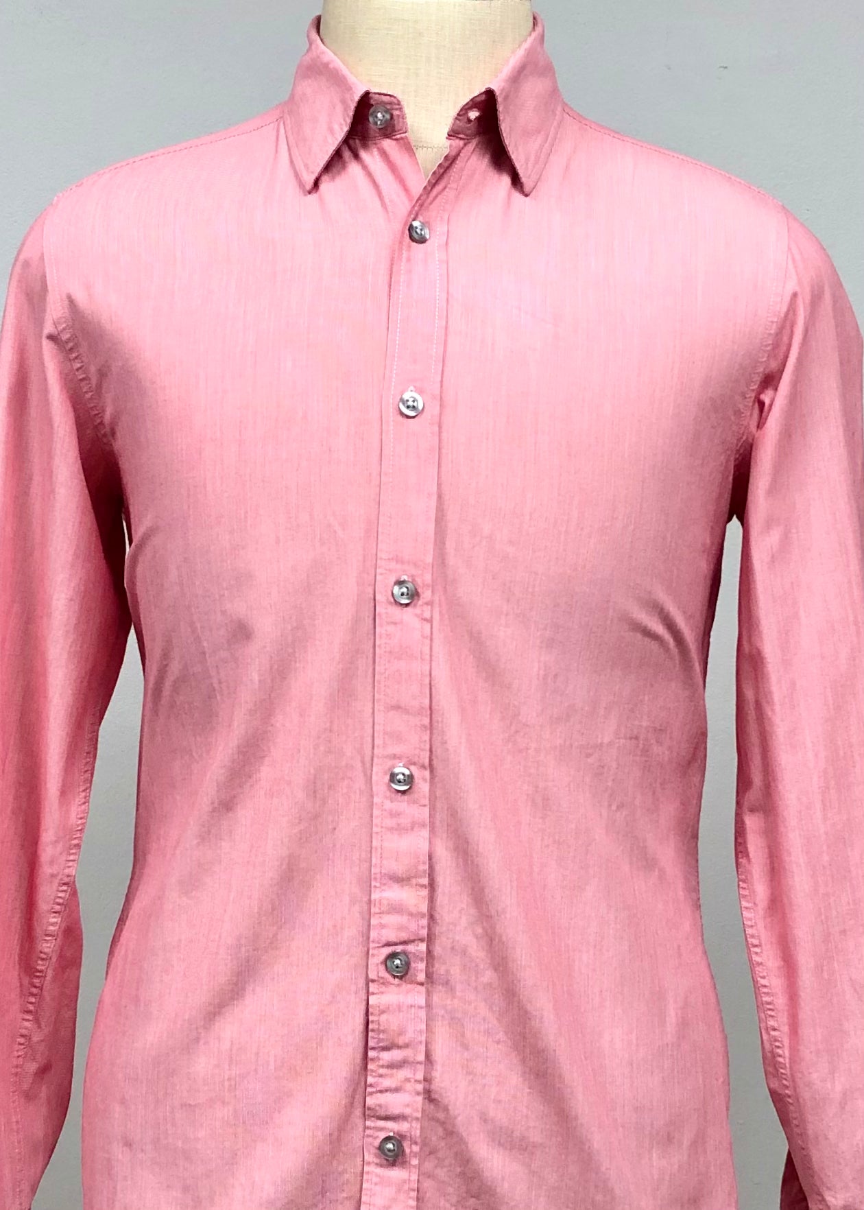 Camisa de botones Hugo Boss 🇩🇪 color rosado tornasol Talla M Entalle Regular