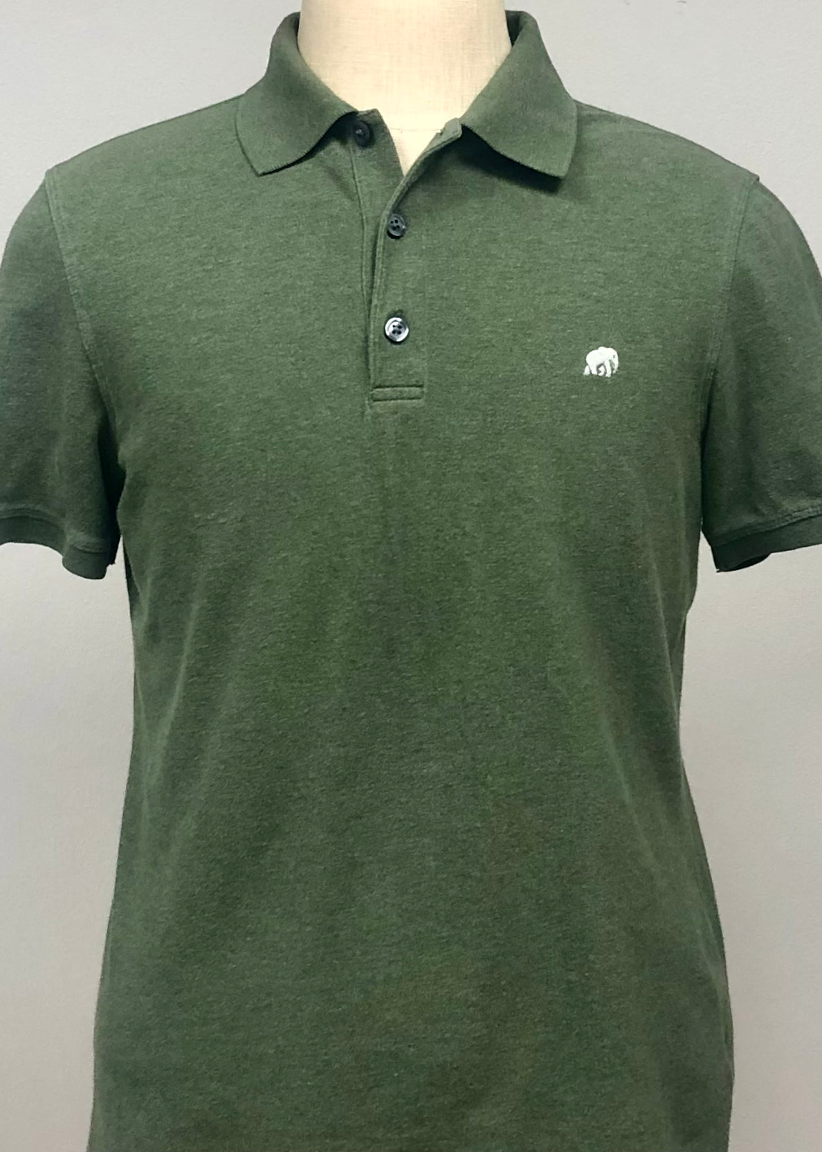 Camiseta Polo Banana Republic color verde oliva Talla M Entalle Regular