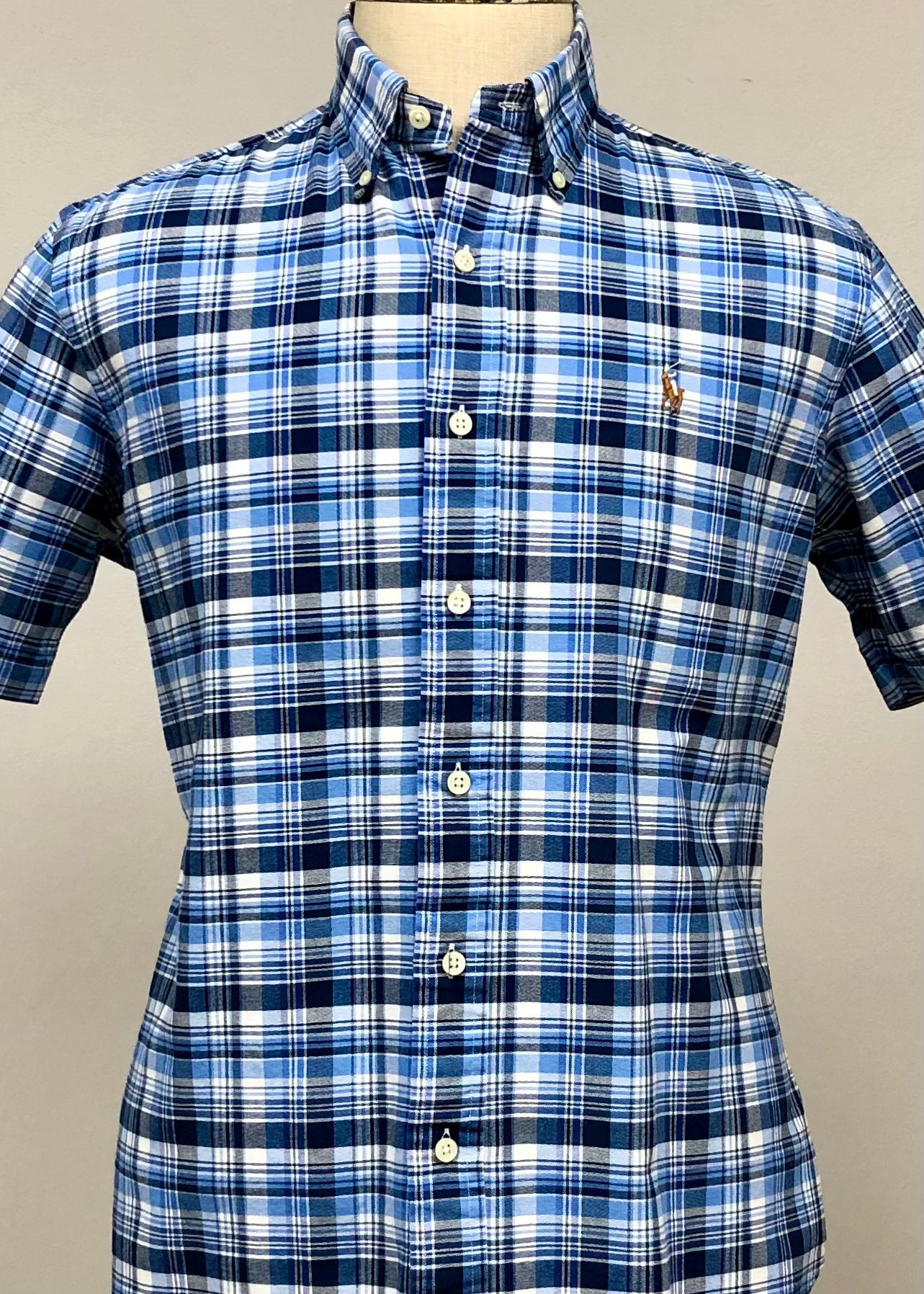 Camisa Polo Ralph Lauren 🏇🏼 con patron de cuadros tartan en color azul, celeste y blanco Talla M Entalle Regular