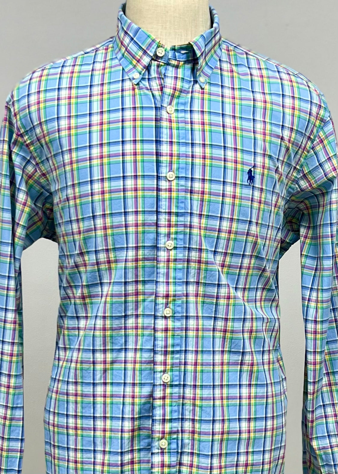 Camisa Polo Ralph Lauren 🏇🏼 color Celeste de cuadros en rosado y verde Talla L Entalle Regular
