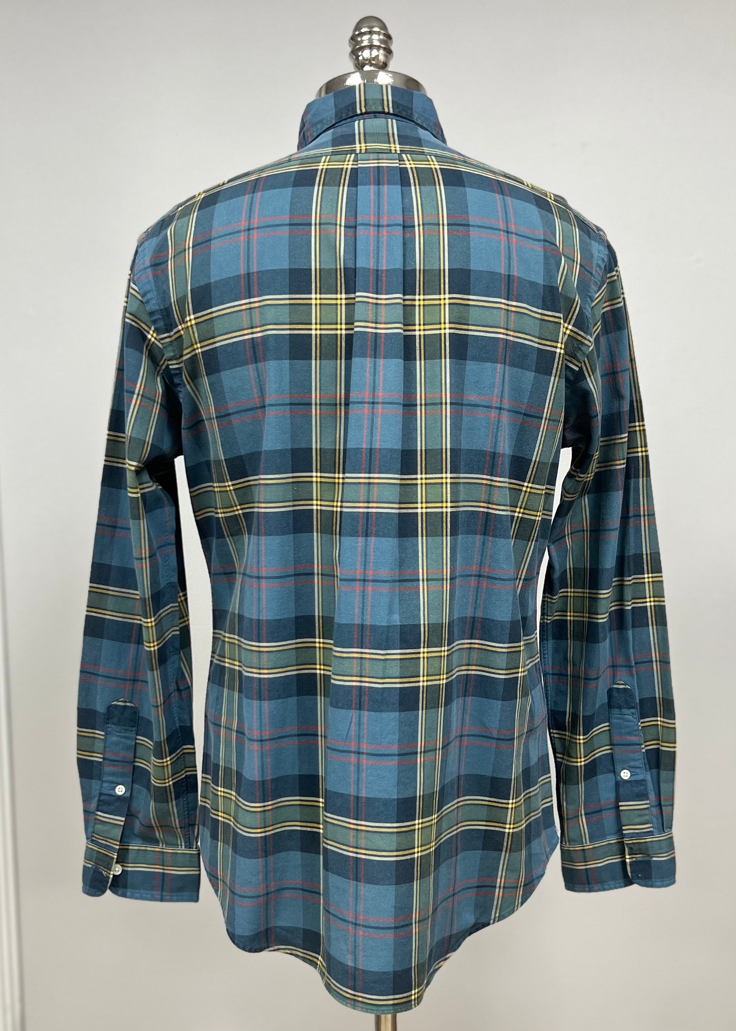 Camisa Polo Ralph Lauren 🏇🏼 con patron de cuadros tartán en color verde oscuro, rojo y amarillo Talla L Entalle Regular