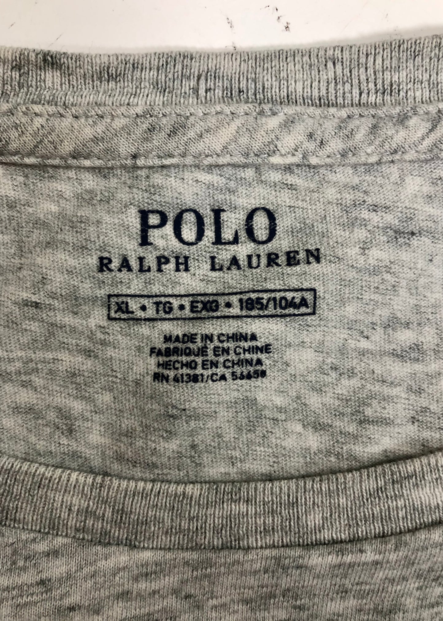 Camiseta cuello redondo Polo Ralph Lauren 🏇🏼 color gris claro y logo en negro Talla XL