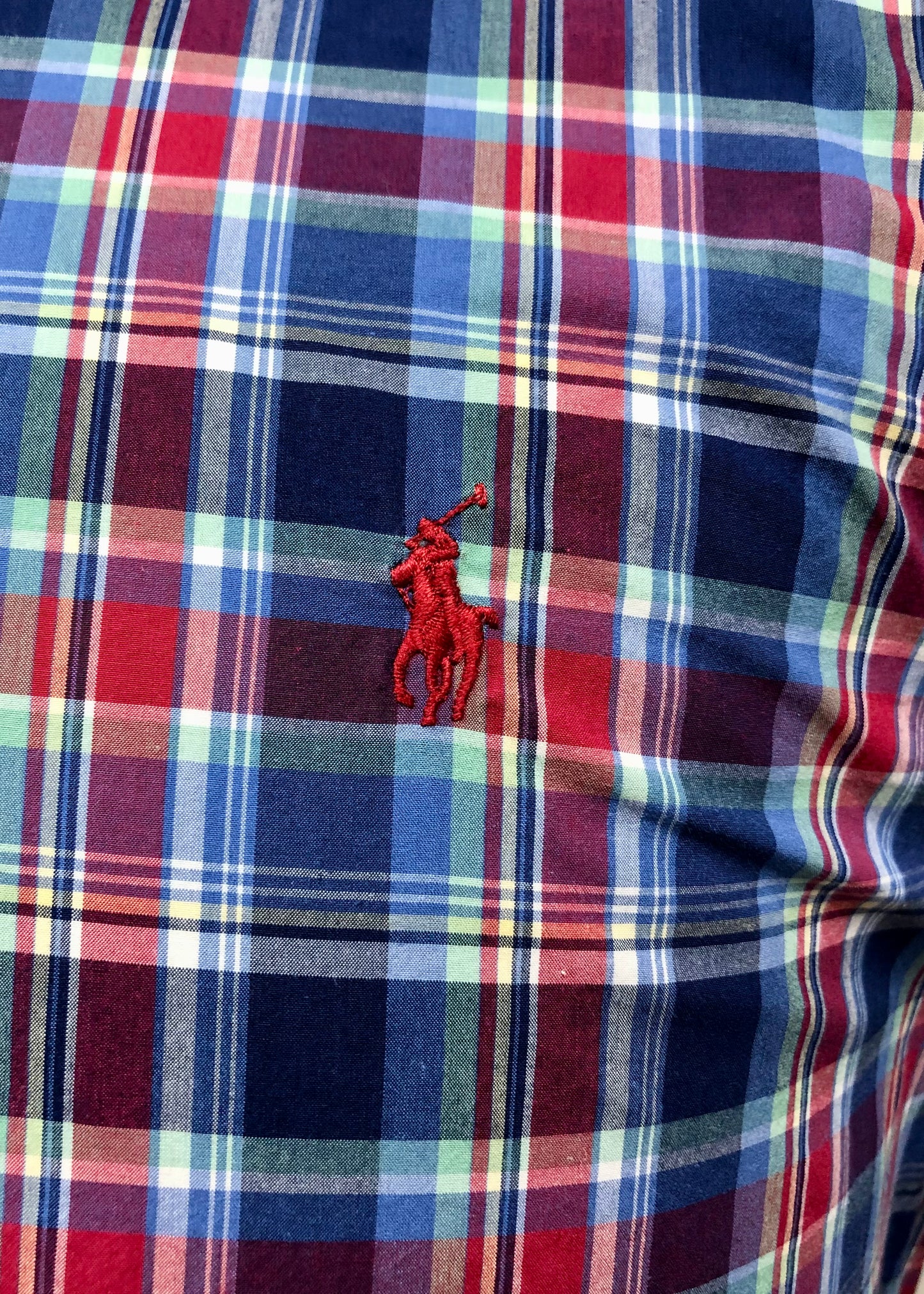 Camisa Polo Ralph Lauren 🏇🏼 con patrón de cuadros tartán azul, celeste y rojo Talla L Entalle Regular