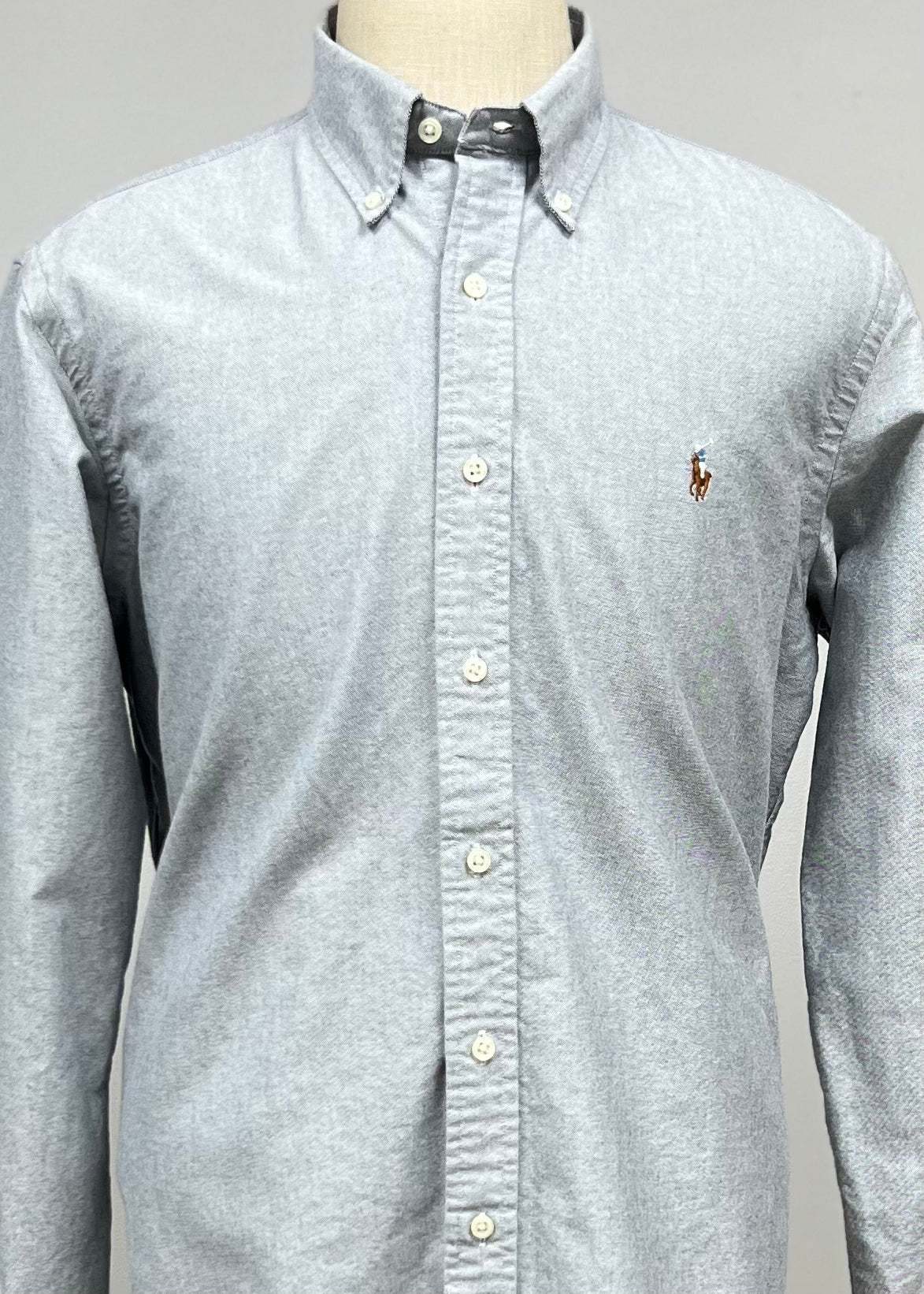 Camisa de botones Polo Ralph Lauren 🏇🏼 Oxford en color gris Talla M Entalle Regular