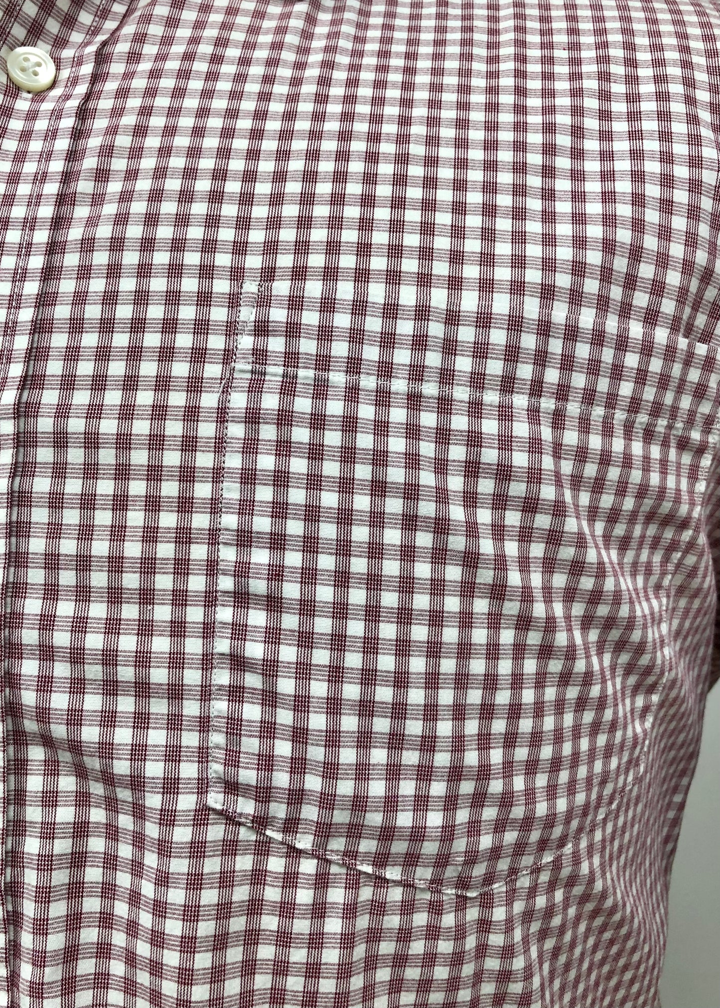 Camisa Banana Republic con patrón de cuadros gingham en color rojo oscuro y blanco Talla L Entalle Slim Fit
