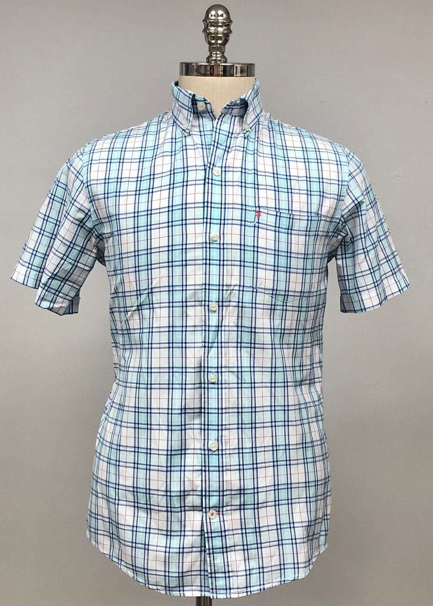 Camisa Izod 🇺🇸 color Blanco con cuadros azul y rojo Talla S Entalle Regular