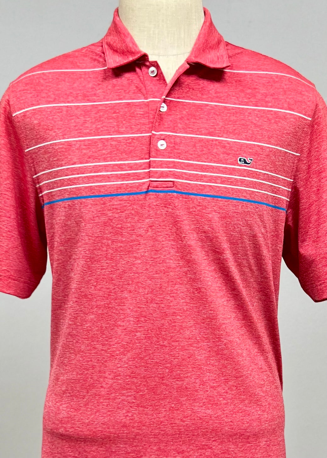 Camiseta Polo Vineyard Vines 🐳 Tela performance color rosado magenta con rayas en azul y blanco Talla L Entalle Regular