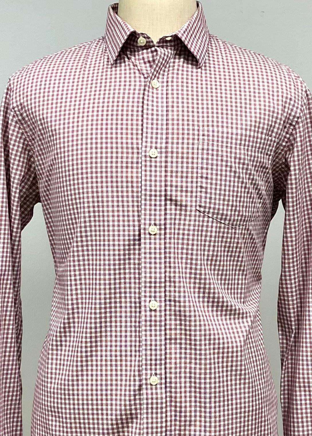 Camisa Banana Republic con patrón de cuadros gingham en color rojo oscuro y blanco Talla L Entalle Slim Fit