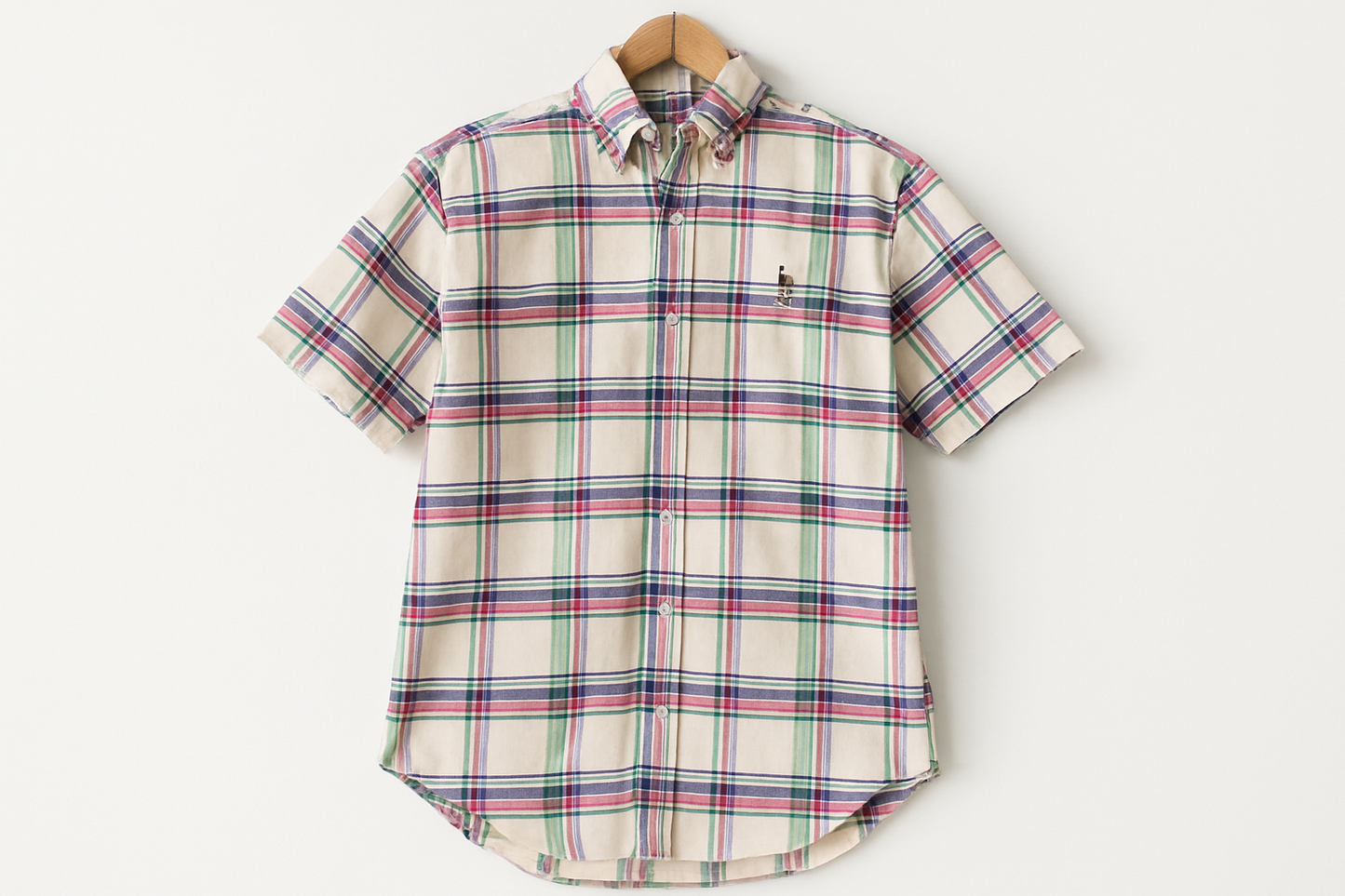 Imagen 2 - Camisa en percha