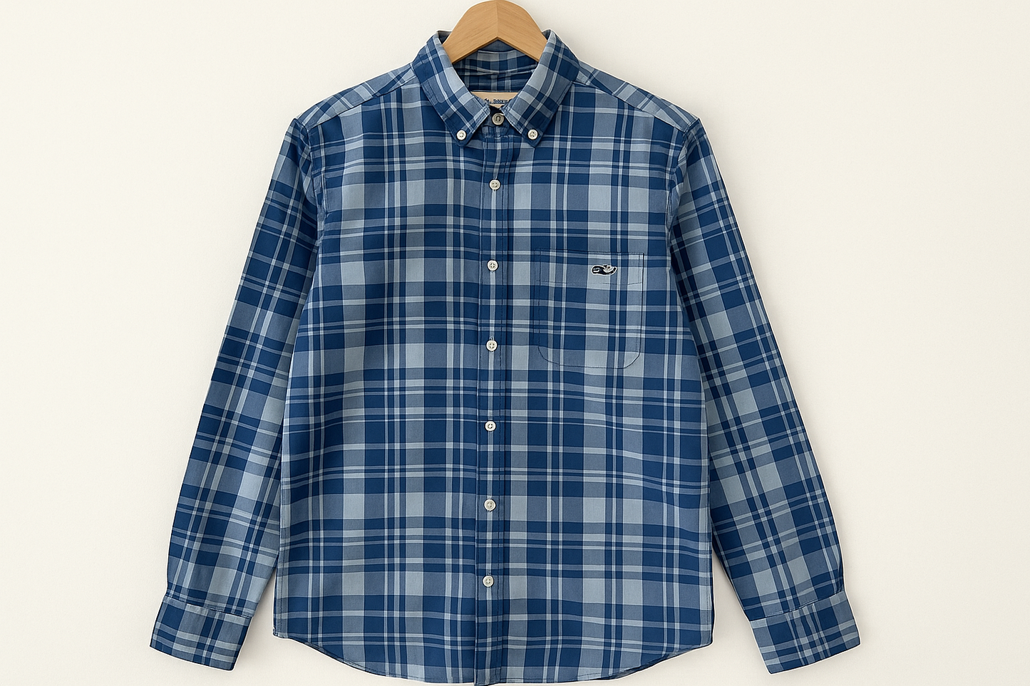 Imagen 2 - Camisa en percha