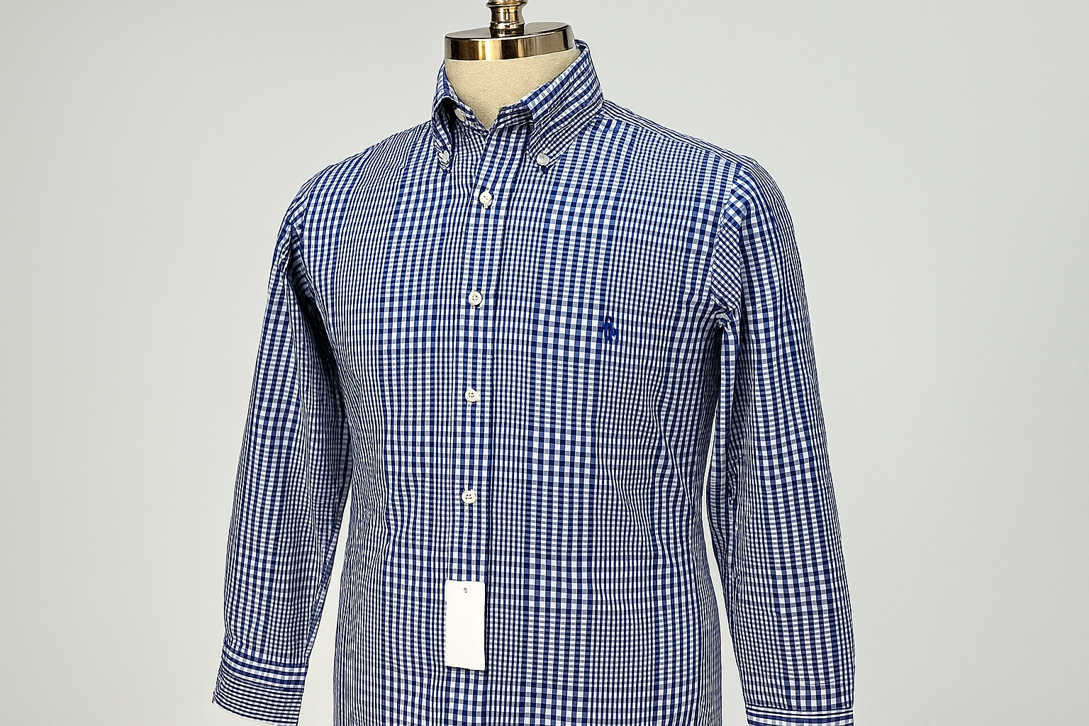 Imagen 2 - En percha, vista tres cuartos