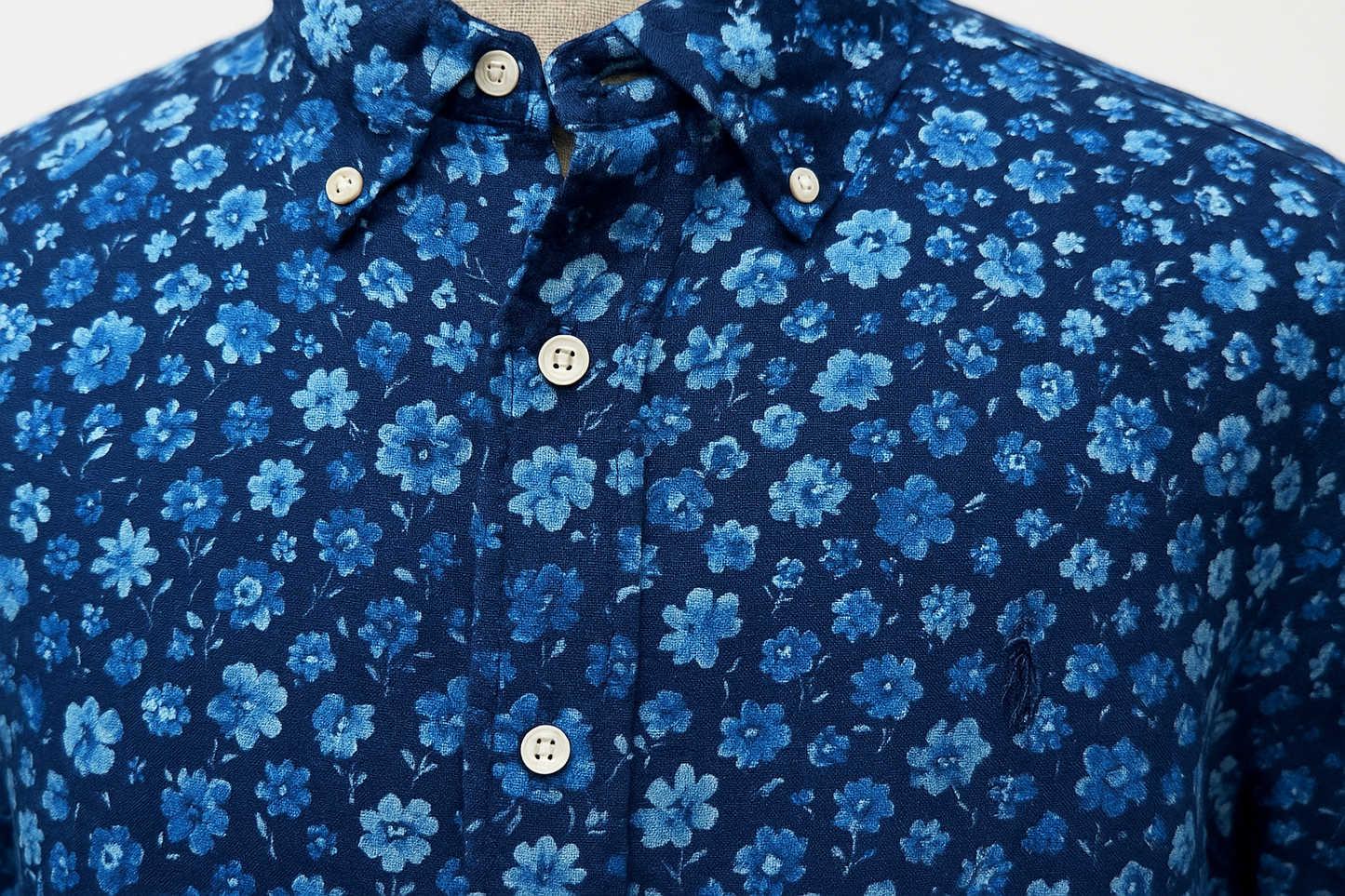 Imagen 4 - Detalle del cuello y logo