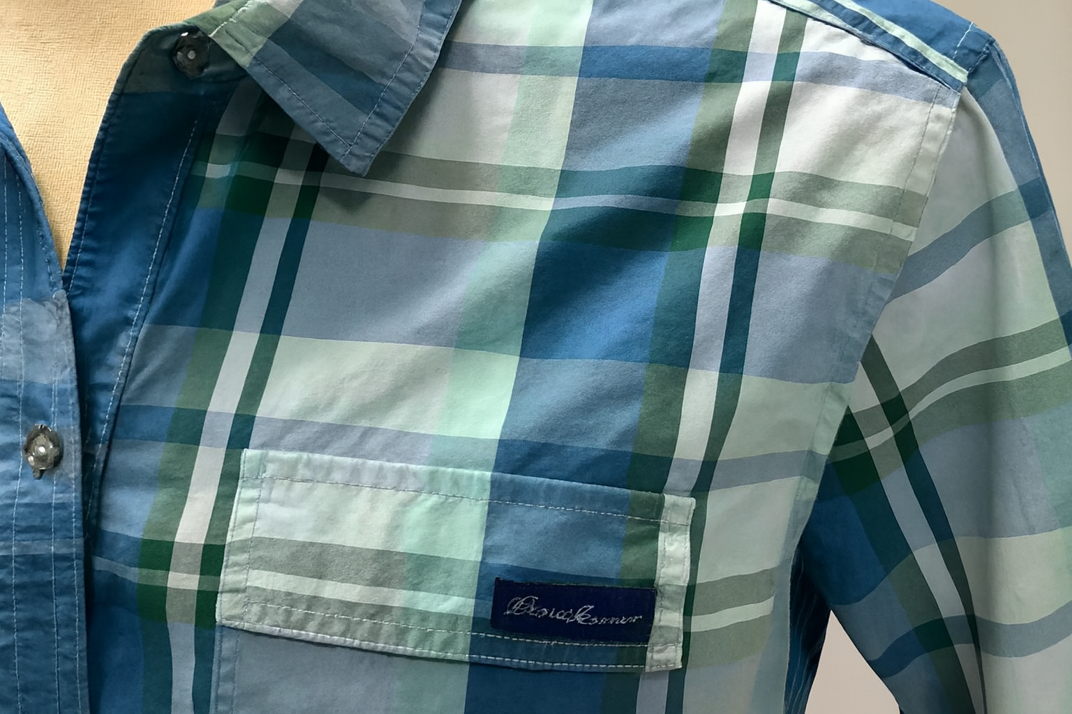 Imagen 4 - Detalle del logo Eddie Bauer