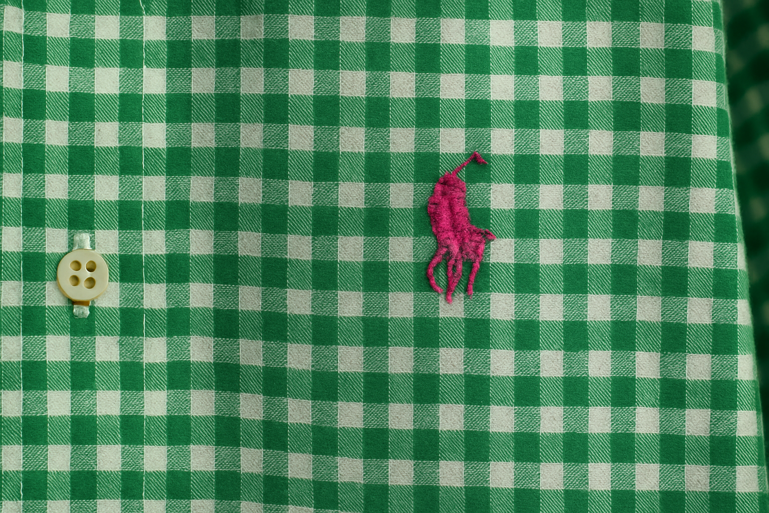 Imagen 4 - Detalle del logo Polo Ralph Lauren en rosado
