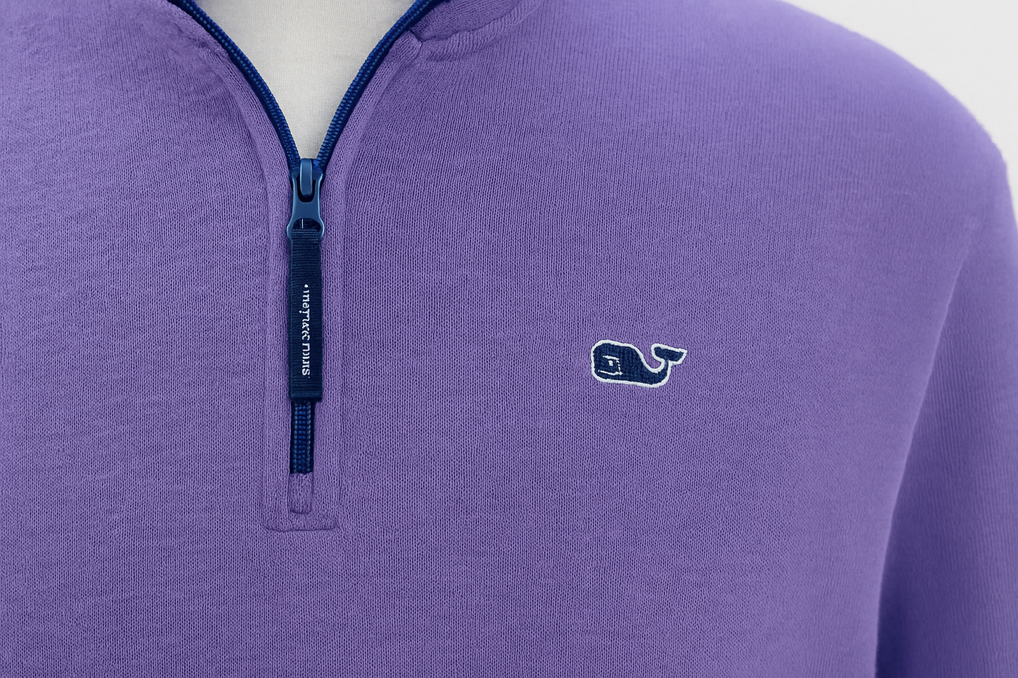 Imagen 4 - Detalle del logo y cremallera