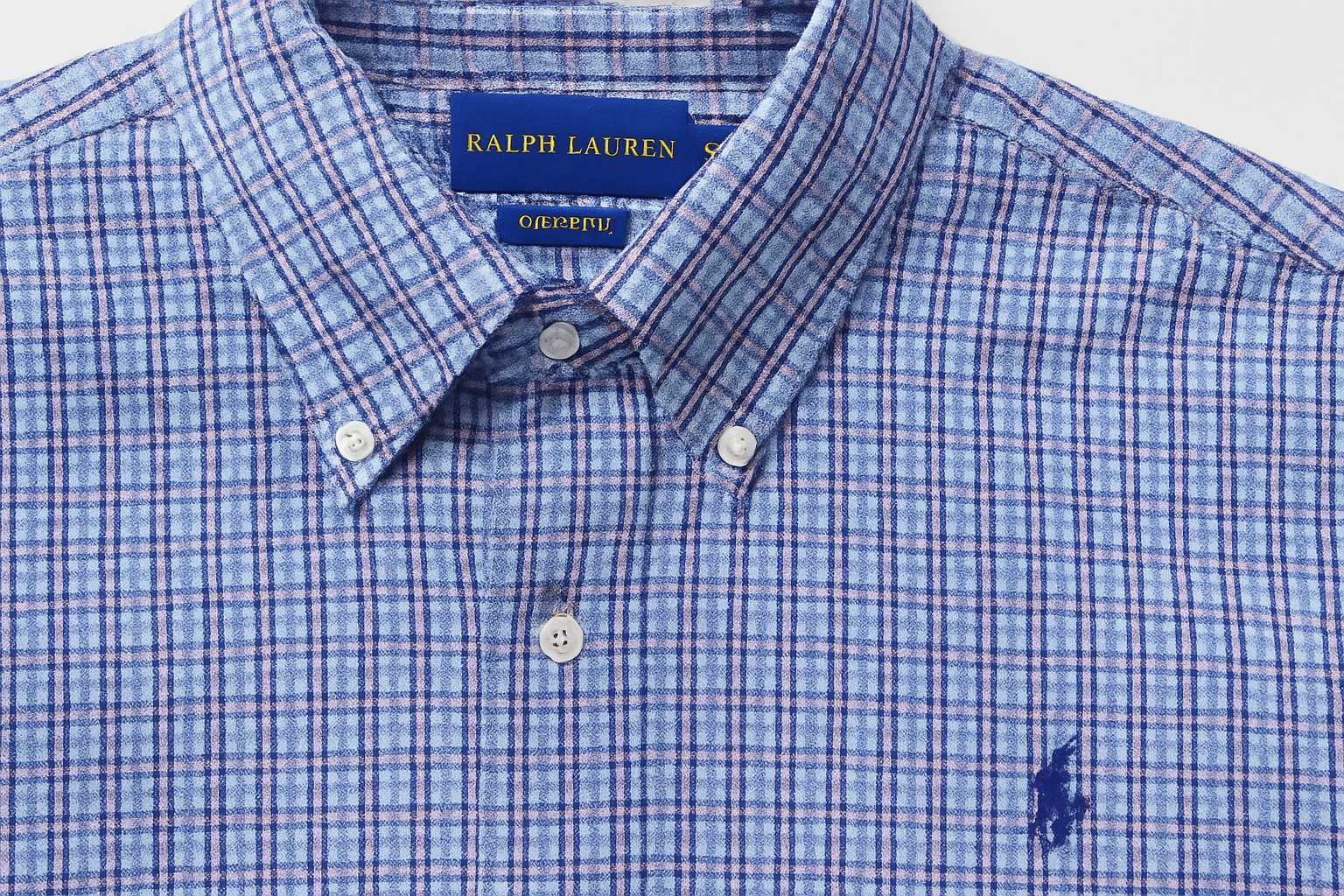 Imagen 4 - Detalle del logo y cuello