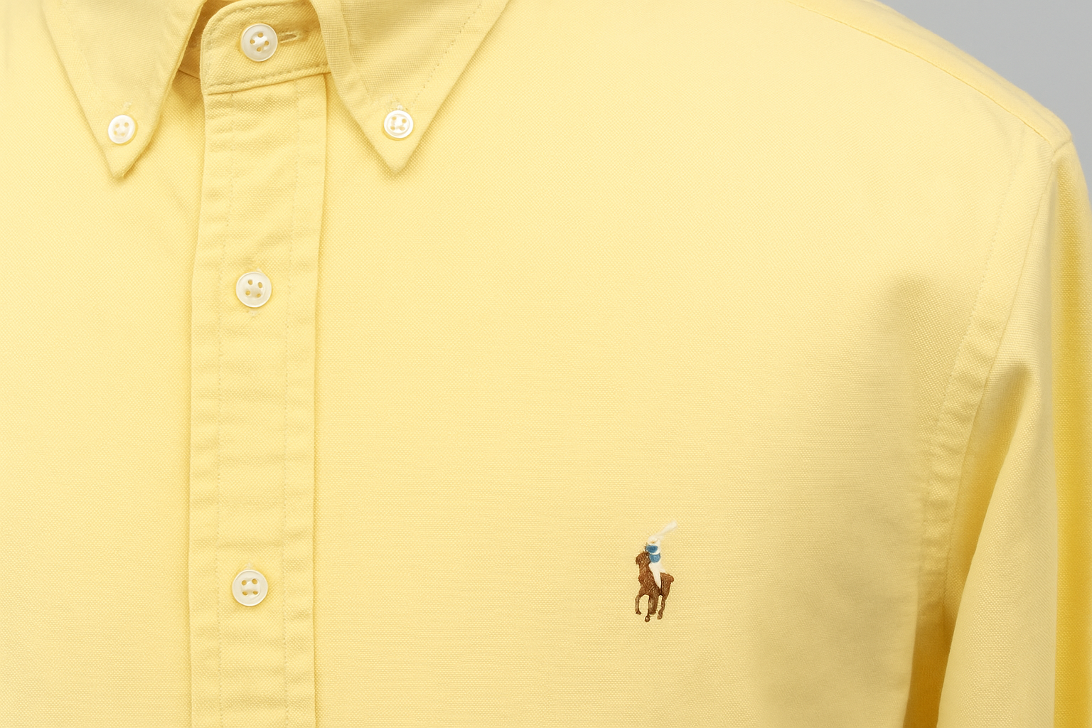 Imagen 4 - Detalle del logo y cuello