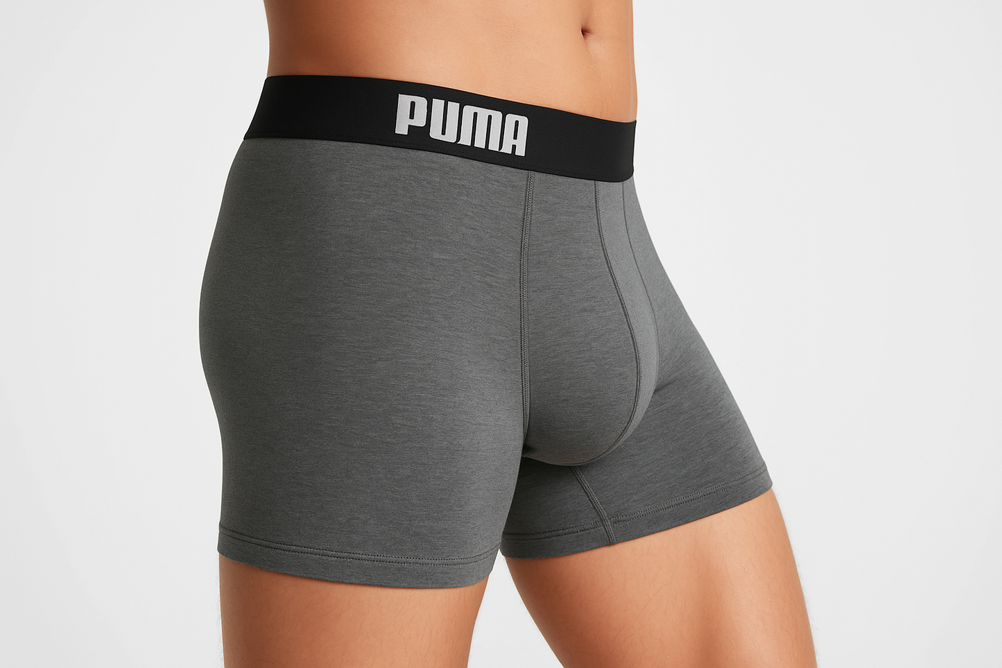 Imagen 4: Modelo en ángulo lateral mostrando ergonomía de cintura y copa