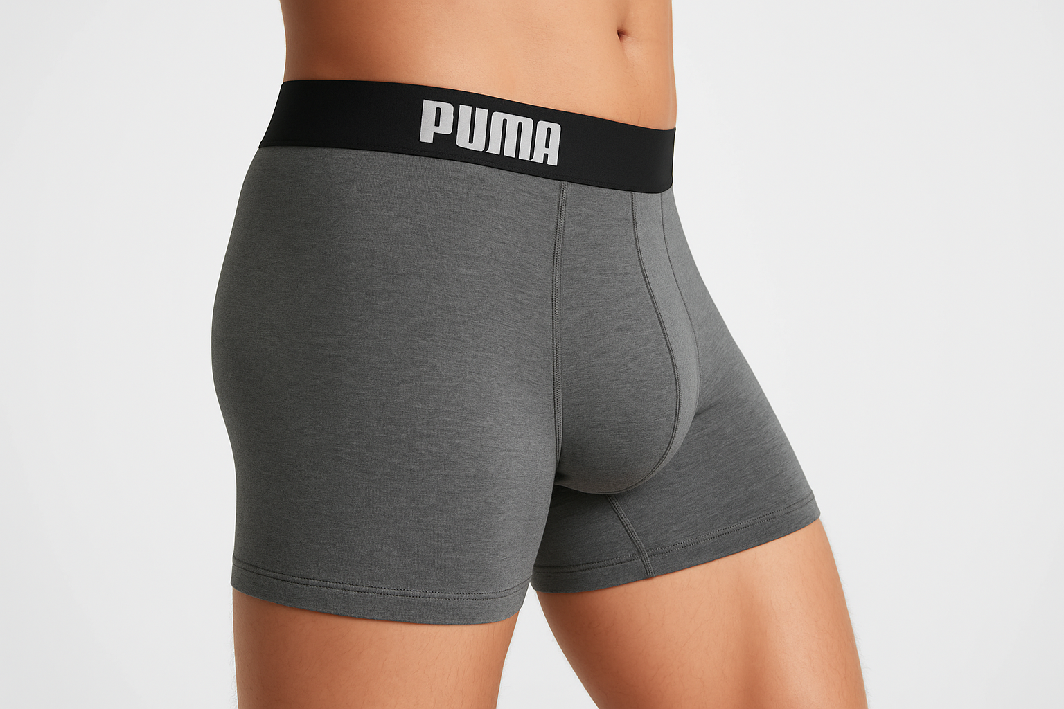 Imagen 4: Modelo en ángulo lateral mostrando ergonomía de cintura y copa