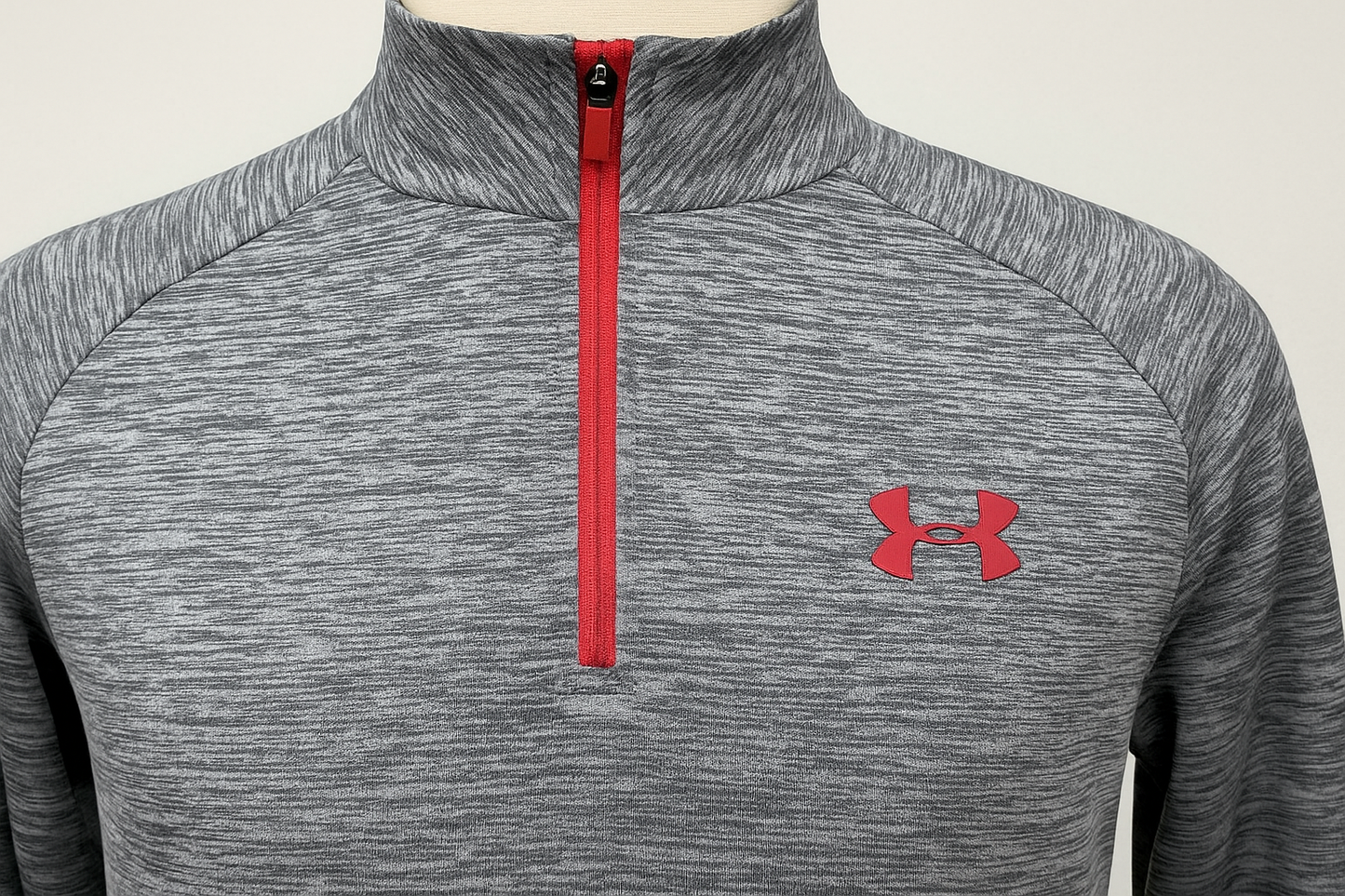 Imagen 5 - Detalle de collar y logo