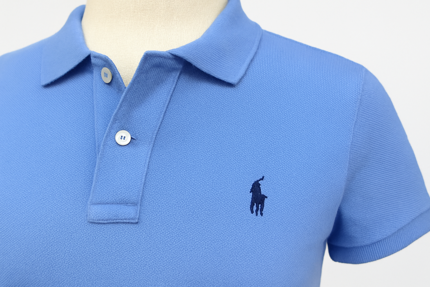 Imagen 5 - Detalle del cuello y logo