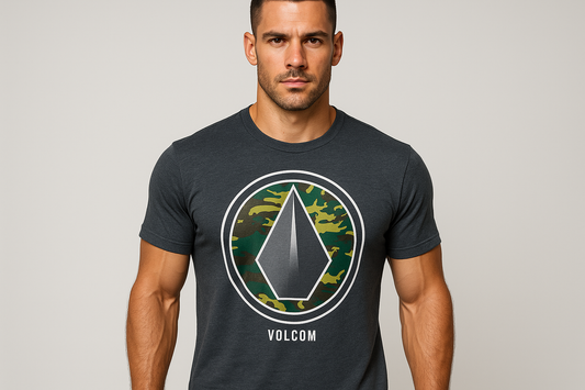 Imagen con modelo atlético con logo ajustado