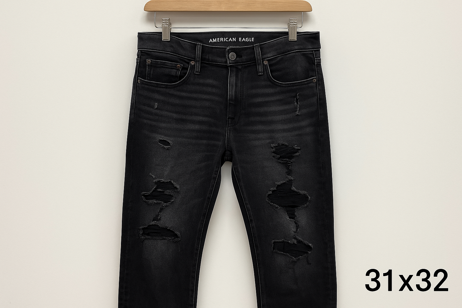 Jeans American Eagle colgados