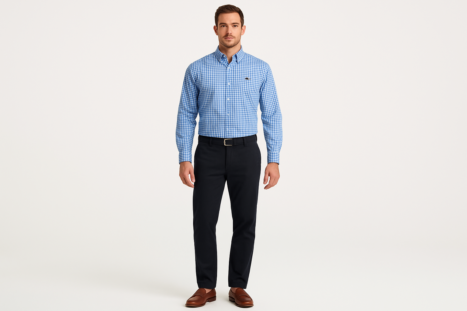 Look 1 - Preppy casual con chinos navy y loafers