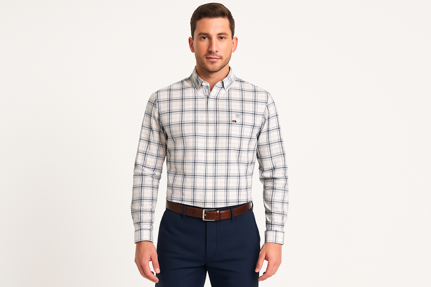 Look 2 - Con pantalón de vestir azul marino