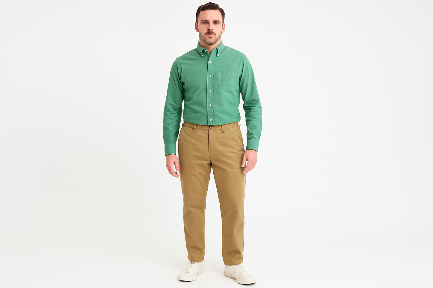 Look 2 - Smart casual con chinos khaki y sneakers