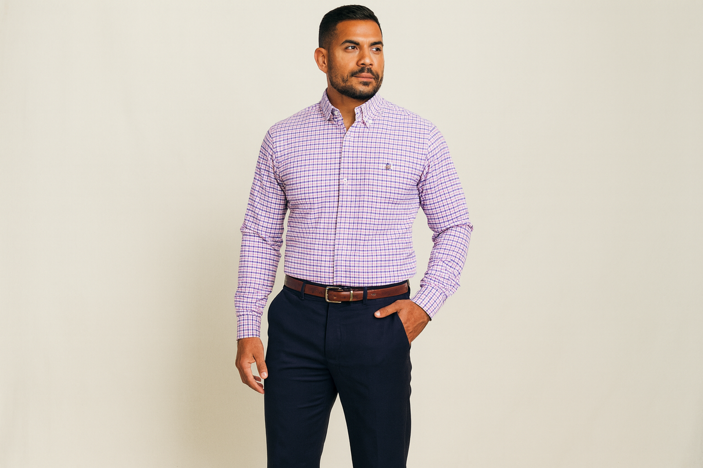 Look 3 - Business casual con modelo latino
