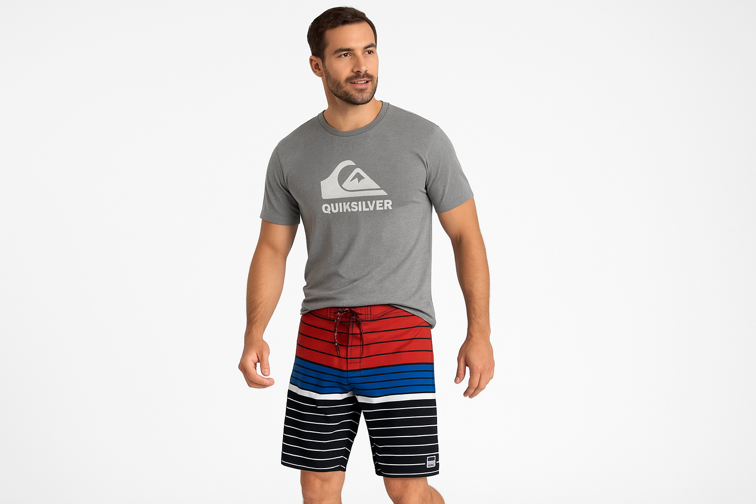 Look 3 - Con camiseta Quiksilver gris con gráfico, pose caminando